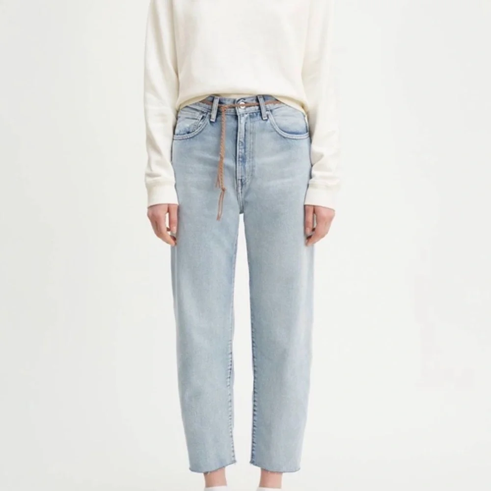 Levi's Premium Barrel Crop Jeans Light Wash 29 - Picture 1 of 16